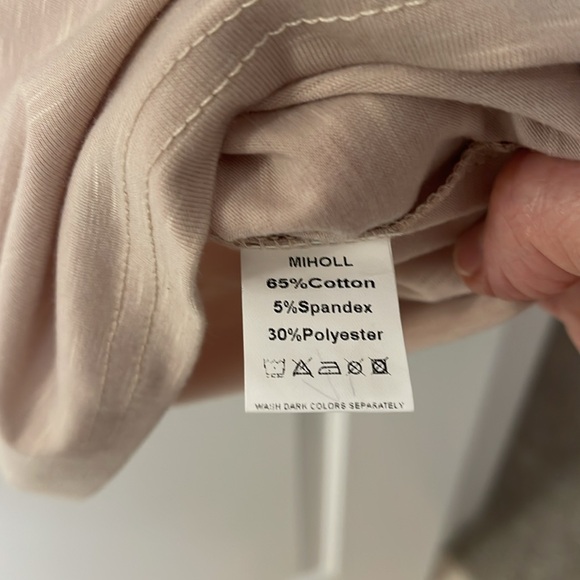 NWT MIHOLL Top/ knit with ruffles - Picture 9 of 10